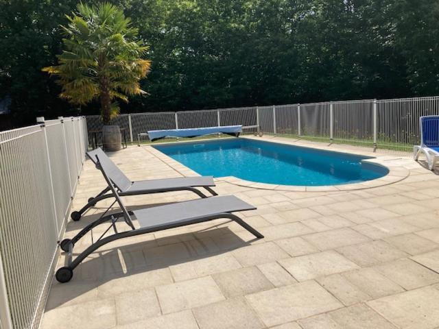 Gite Des Combes Blanches Avec Piscine Frayssinet-le-Gélat 外观 照片